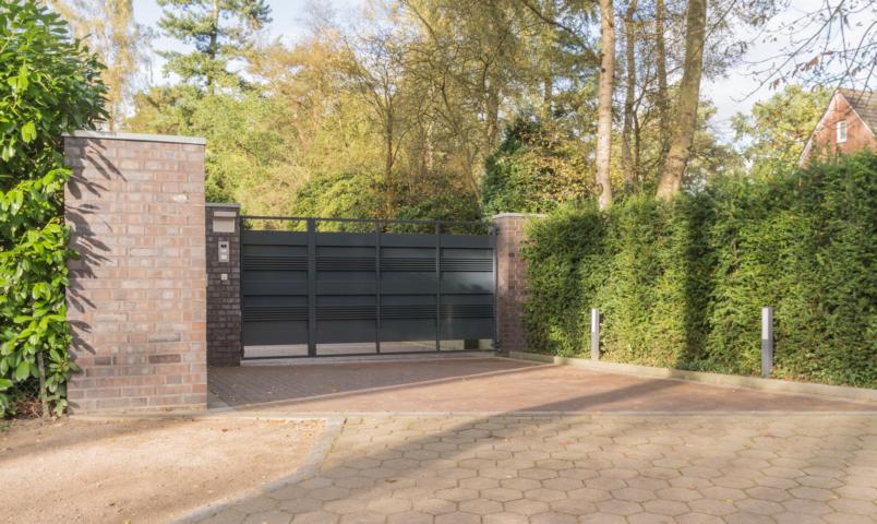 Schiebetor Einfahrt – wichtige Aspekte bei Planung und Auswahl